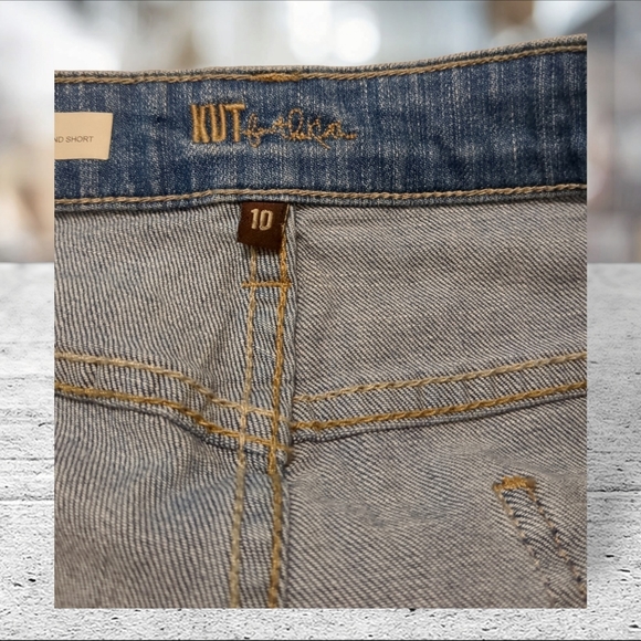 Kut from the Kloth distressed denim shorts size 10 - Picture 10 of 11
